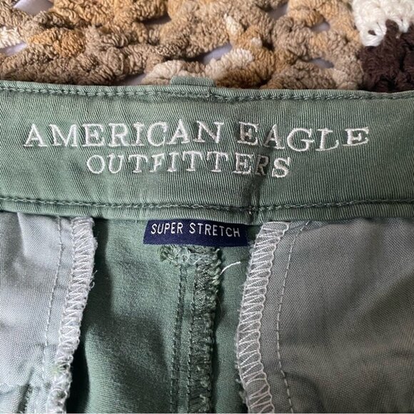 American Eagle Outfitters Women's Super Stretch Green Shorts - Picture 4 of 5